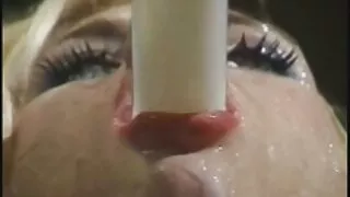 라티 재미있는 포르노 나는 흑인 아빠의 항문을 핥는다.