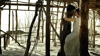라티 나는 긴 피토와 함께 부부 포르노 재생됩니다.