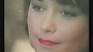 그는 거대한 젖을 가진 매우 뚱뚱한 여자를 성교시키고 뚱뚱한 사람의 성인 섹스 비디오 얼굴에 정액을 낸다.