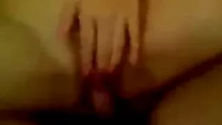 그는 리조트에 자신의 정부를 가져 그녀의 포르노 유부녀 음부를 잤어요.