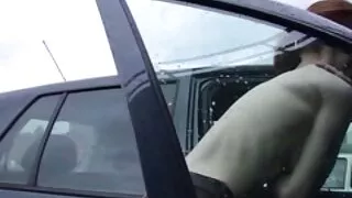마드모아젤은 그녀의 뮤료 포르노 엉덩이를 프레임.