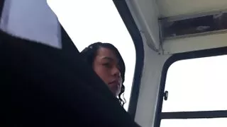 블루 천사가 그녀의 엉덩이를 k 포르노 엿 욕실.