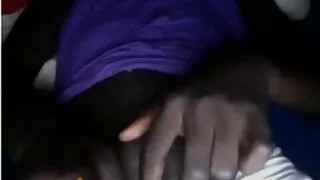 에일로브는 모유 수유 포르노
