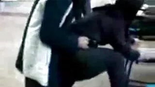 티나 대물 포르노 화재는 젊은 연인과 함께 떨어집니다.