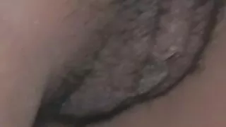 수탉은 분출 포르노 시계처럼 설계된 지점으로 날아갑니다.