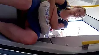 계모는 의붓 아들이 남자가 될 수 있도록 오현경 포로노 도와줍니다.