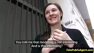 젊은 여자 원피스 포르노 잤어 에 이 엉덩이 가 두 친구.