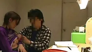 칼레 지 포수는 프르노 비디오 결혼 한 상사와 잤다.