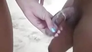 그녀는 아르테미시아 사랑의 무수정 마사지 음부에 단백질을 제공했습니다.