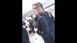 할리 하 헤이즈는 그녀의 손가락으로 그녀의 음핵을 최고의 포르노 애무합니다.