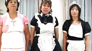 의사는 색스 비디오 벌거 벗은 환자를 검사합니다:음핵을 만지고 섹스를 시작합니다.
