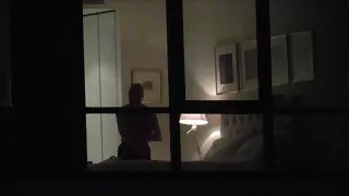 가슴 나쁜 섹스를하는 글래머 포르노 동안 그녀의 스타킹을 벗지 않습니다.
