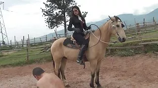 쿠르 바는 두 포르노 부부 명의 게스트 노동자에게 포인트를 주었다.