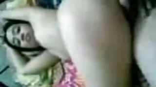 스칼렛 매가 잔인하게 껍질을 벗기고 그녀의 틴 포르노 얼굴에 정액을 얻습니다..