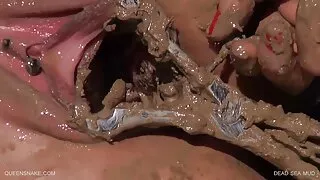 지나 발렌티나는 낭만적 인 타락한 친구를 준비했습니다. 미녀 포르노