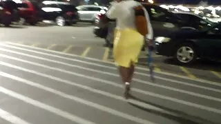 그녀는 곱슬 머리 남자와 섹스를 제공합니다. 이응경 포르노