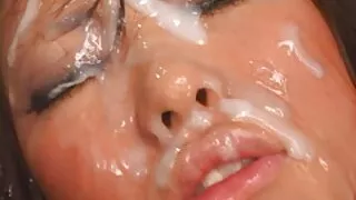 에바 밀크는 불알에 침을 뱉고 무로 포르노 자지를 빨아 먹는다..