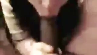 고급스러운 소녀는 정자에서 자신을 건조시키지 않고 항문으로 완전히 껍질을 벗 깁니다. 프로노 비디오