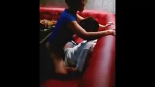 소녀는 수탉을 4k 포르노 맛 본다.